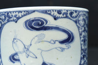 大珍品‼︎ 白抜きの唐草模様に波うさぎが映える風情ある火入れ　DC8220