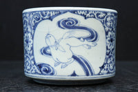 大珍品‼︎ 白抜きの唐草模様に波うさぎが映える風情ある火入れ　DC8220