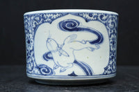 大珍品‼︎ 白抜きの唐草模様に波うさぎが映える風情ある火入れ　DC8220