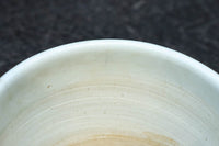 大珍品‼︎ 白抜きの唐草模様に波うさぎが映える風情ある火入れ　DC8220