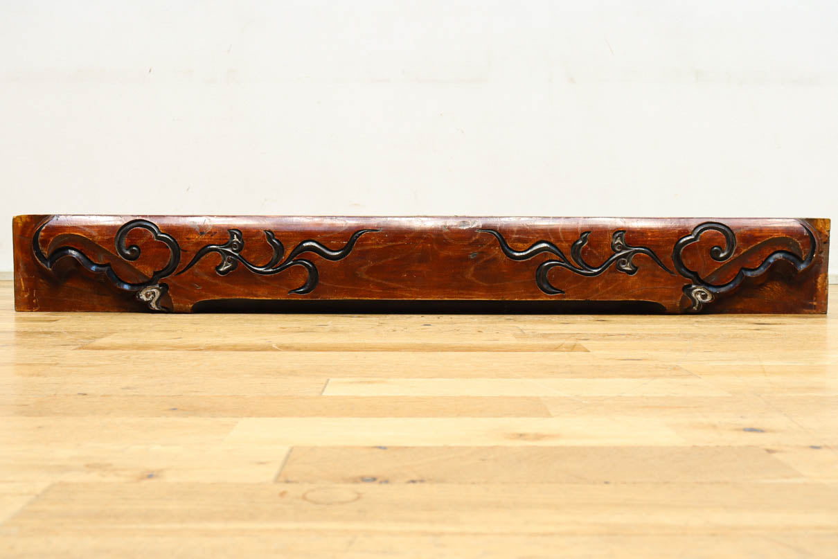 シンメトリーの彫刻柄が大正浪漫漂う艶色の綺麗な梁　DC8222