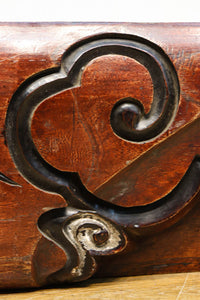 シンメトリーの彫刻柄が大正浪漫漂う艶色の綺麗な梁　DC8222