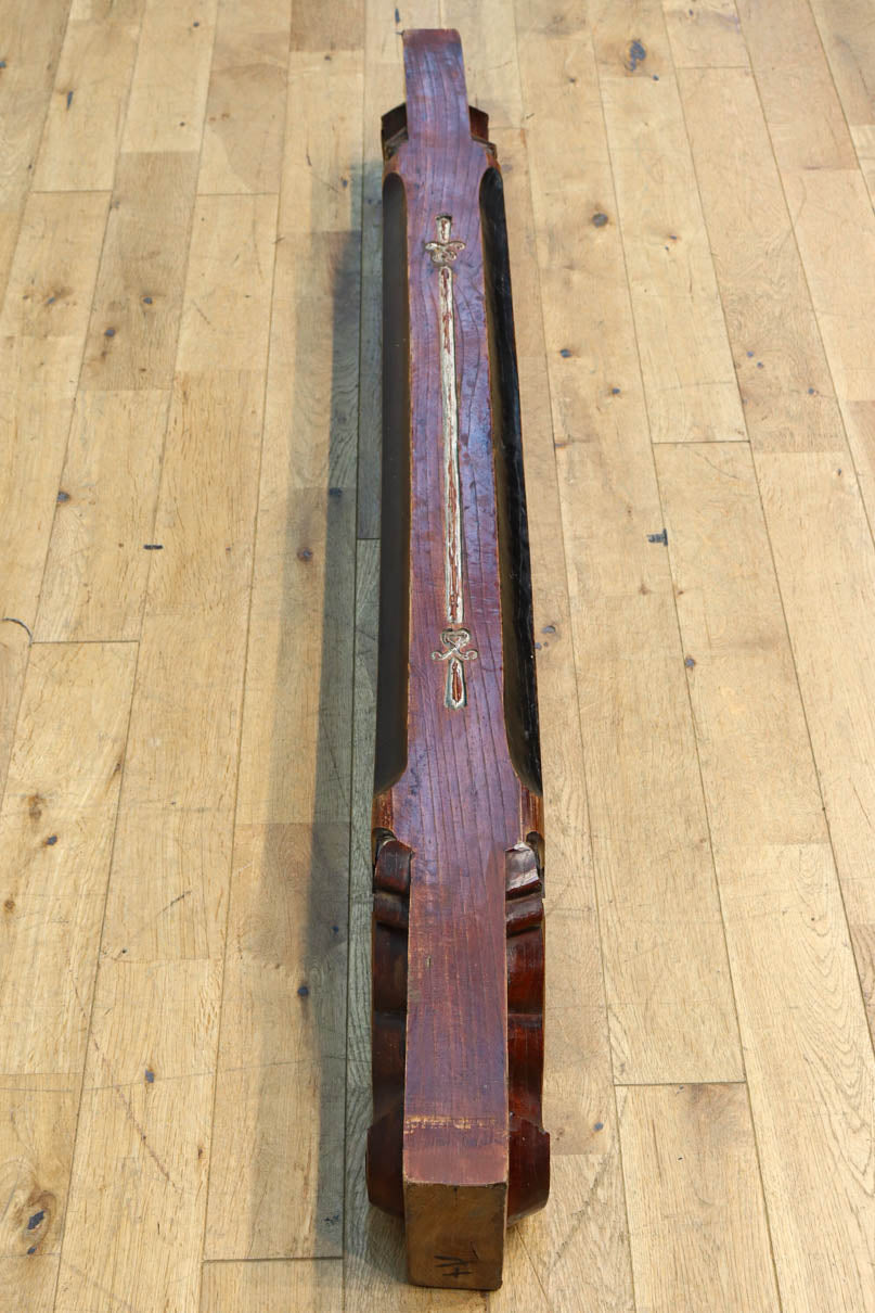 シンメトリーの彫刻柄が大正浪漫漂う艶色の綺麗な梁　DC8222