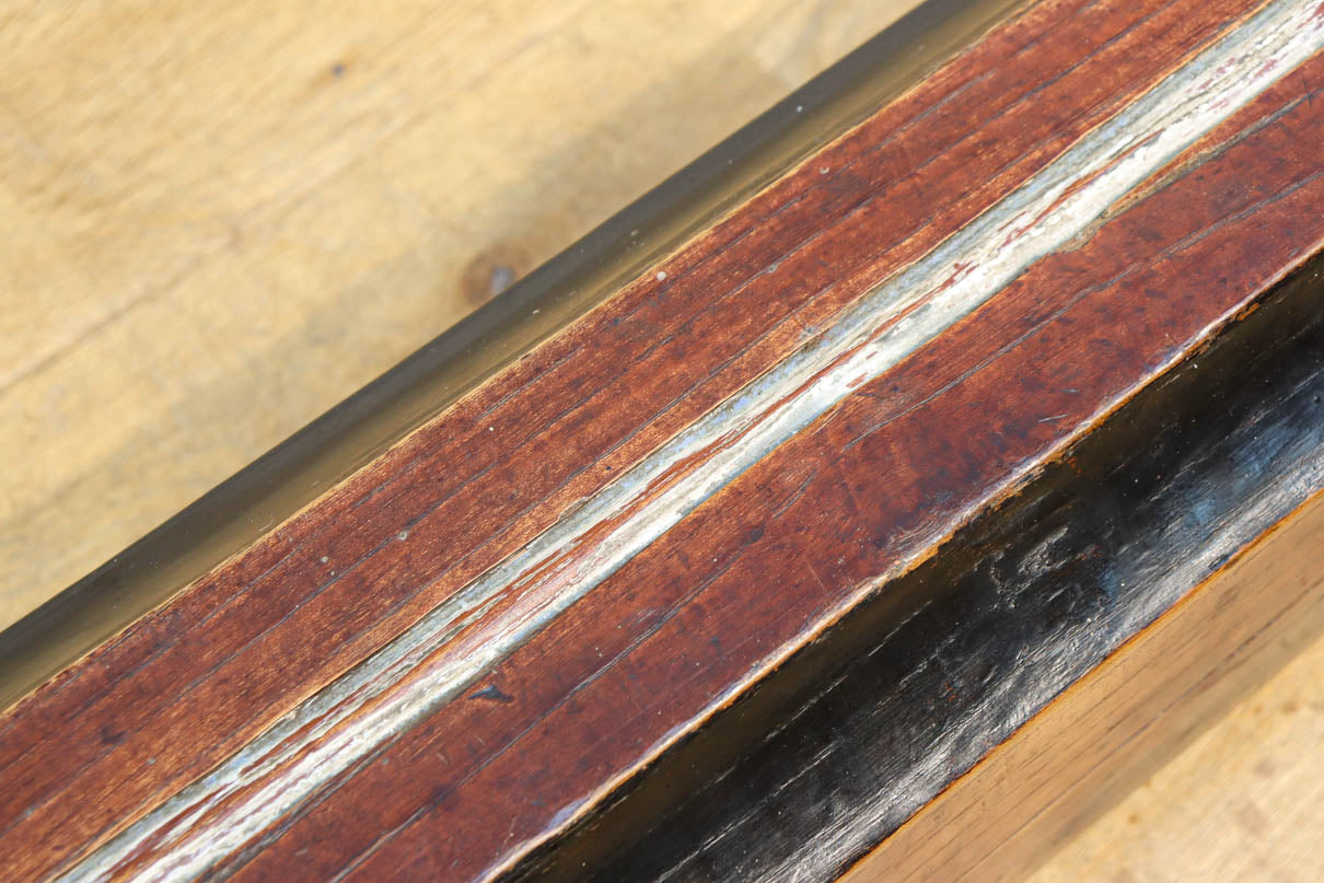 シンメトリーの彫刻柄が大正浪漫漂う艶色の綺麗な梁　DC8222