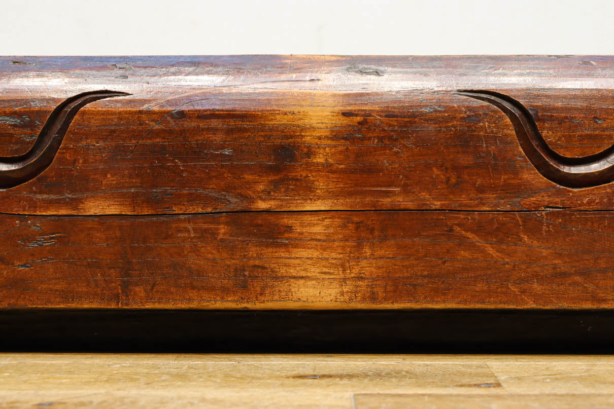 シンメトリーの彫刻柄が大正浪漫漂う艶色の綺麗な梁　DC8222