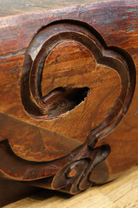 シンメトリーの彫刻柄が大正浪漫漂う艶色の綺麗な梁　DC8222