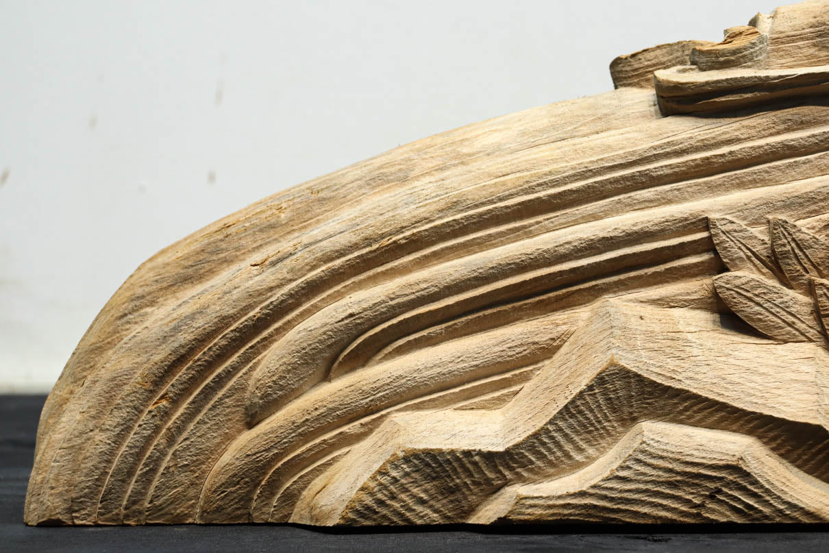 龍へと昇華する鯉の滝昇りを描いた立体彫刻が素晴らしい梁飾り　DC8223ab　在庫(a:1 b:1)枚