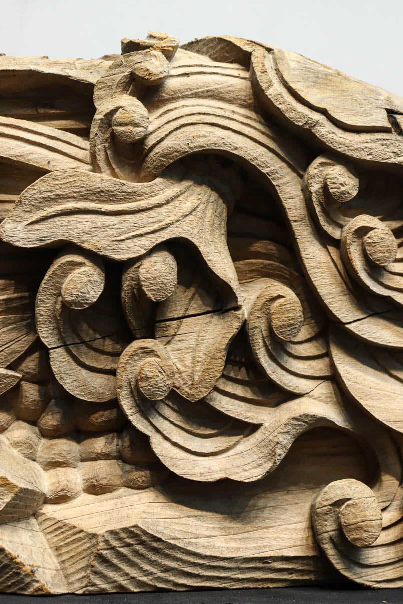 龍へと昇華する鯉の滝昇りを描いた立体彫刻が素晴らしい梁飾り　DC8223ab　在庫(a:1 b:1)枚