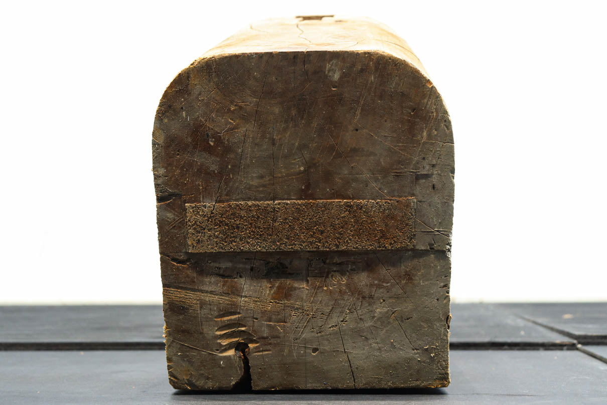 龍へと昇華する鯉の滝昇りを描いた立体彫刻が素晴らしい梁飾り　DC8223ab　在庫(a:1 b:1)枚