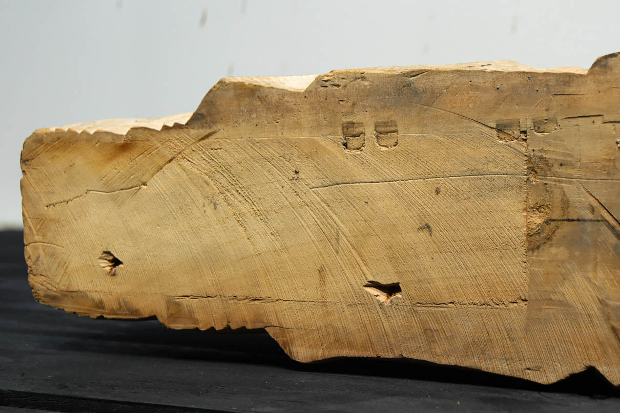 龍へと昇華する鯉の滝昇りを描いた立体彫刻が素晴らしい梁飾り　DC8223ab　在庫(a:1 b:1)枚