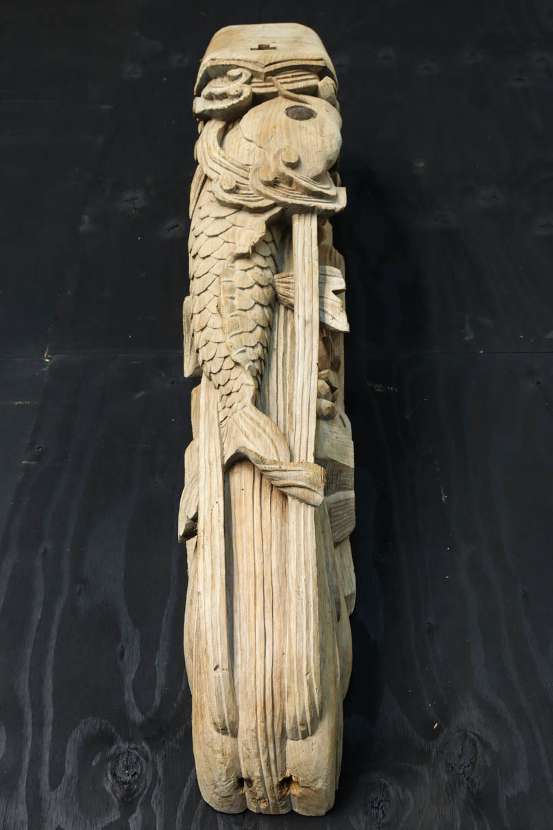 龍へと昇華する鯉の滝昇りを描いた立体彫刻が素晴らしい梁飾り　DC8223ab　在庫(a:1 b:1)枚