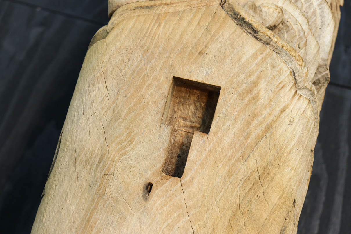 龍へと昇華する鯉の滝昇りを描いた立体彫刻が素晴らしい梁飾り　DC8223ab　在庫(a:1 b:1)枚