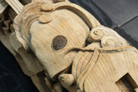 龍へと昇華する鯉の滝昇りを描いた立体彫刻が素晴らしい梁飾り　DC8223ab　在庫(a:1 b:1)枚