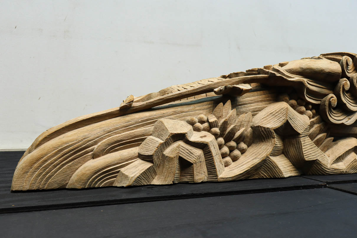 龍へと昇華する鯉の滝昇りを描いた立体彫刻が素晴らしい梁飾り　DC8223ab　在庫(a:1 b:1)枚