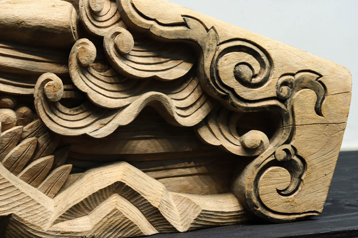 龍へと昇華する鯉の滝昇りを描いた立体彫刻が素晴らしい梁飾り　DC8223ab　在庫(a:1 b:1)枚