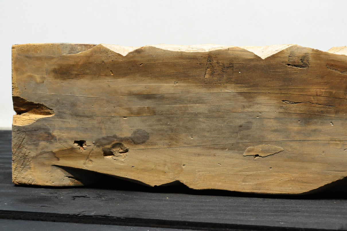 龍へと昇華する鯉の滝昇りを描いた立体彫刻が素晴らしい梁飾り　DC8223ab　在庫(a:1 b:1)枚