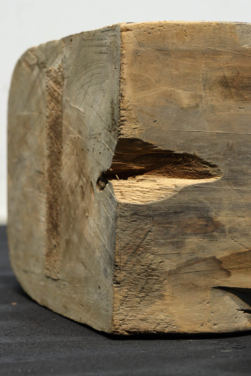 龍へと昇華する鯉の滝昇りを描いた立体彫刻が素晴らしい梁飾り　DC8223ab　在庫(a:1 b:1)枚