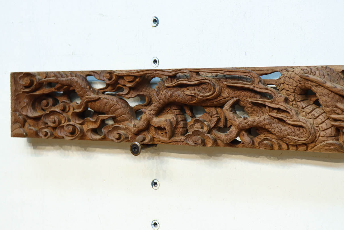 貫禄ある2頭の龍の立体感溢れるけやき彫刻飾り　DC8226