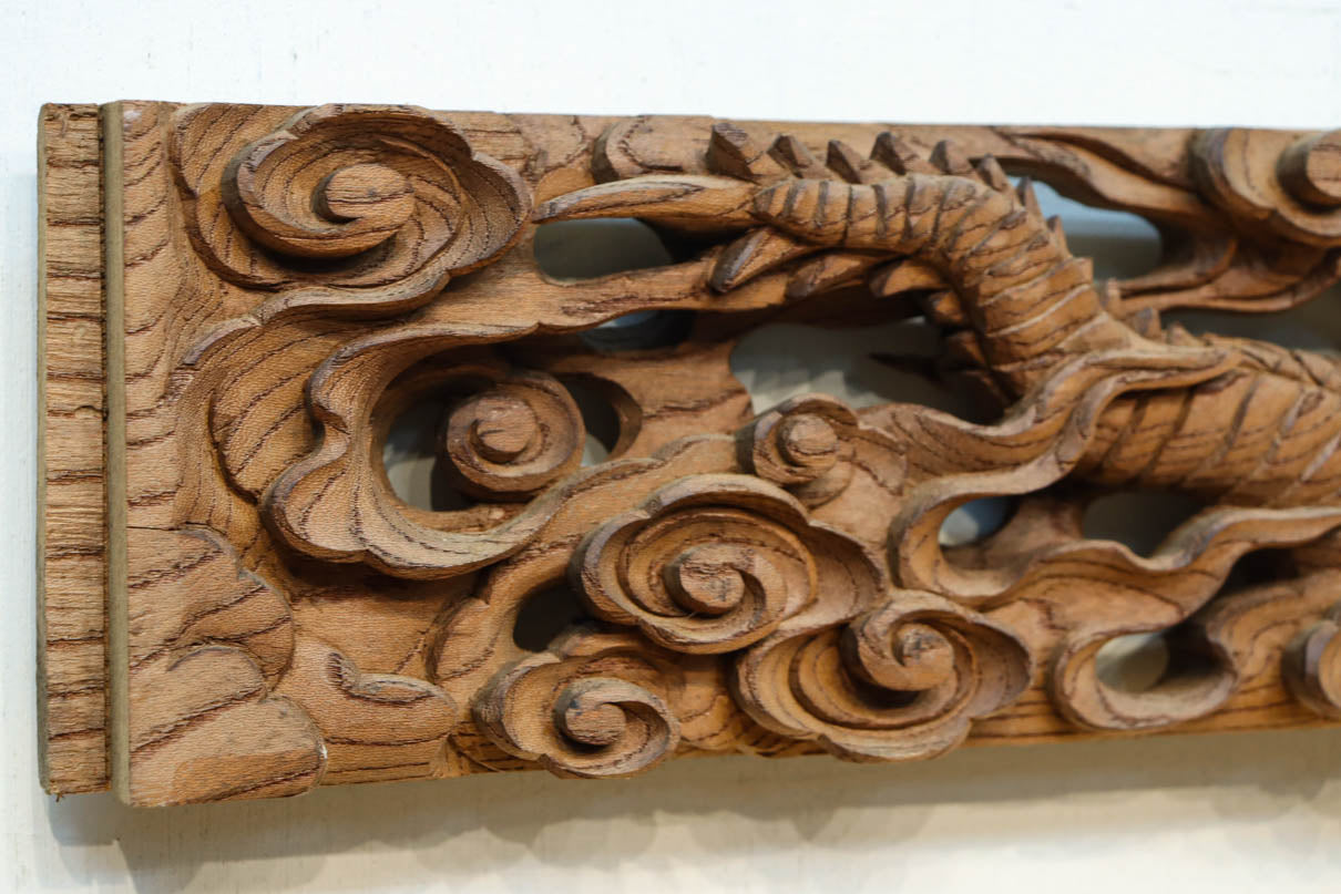貫禄ある2頭の龍の立体感溢れるけやき彫刻飾り　DC8226