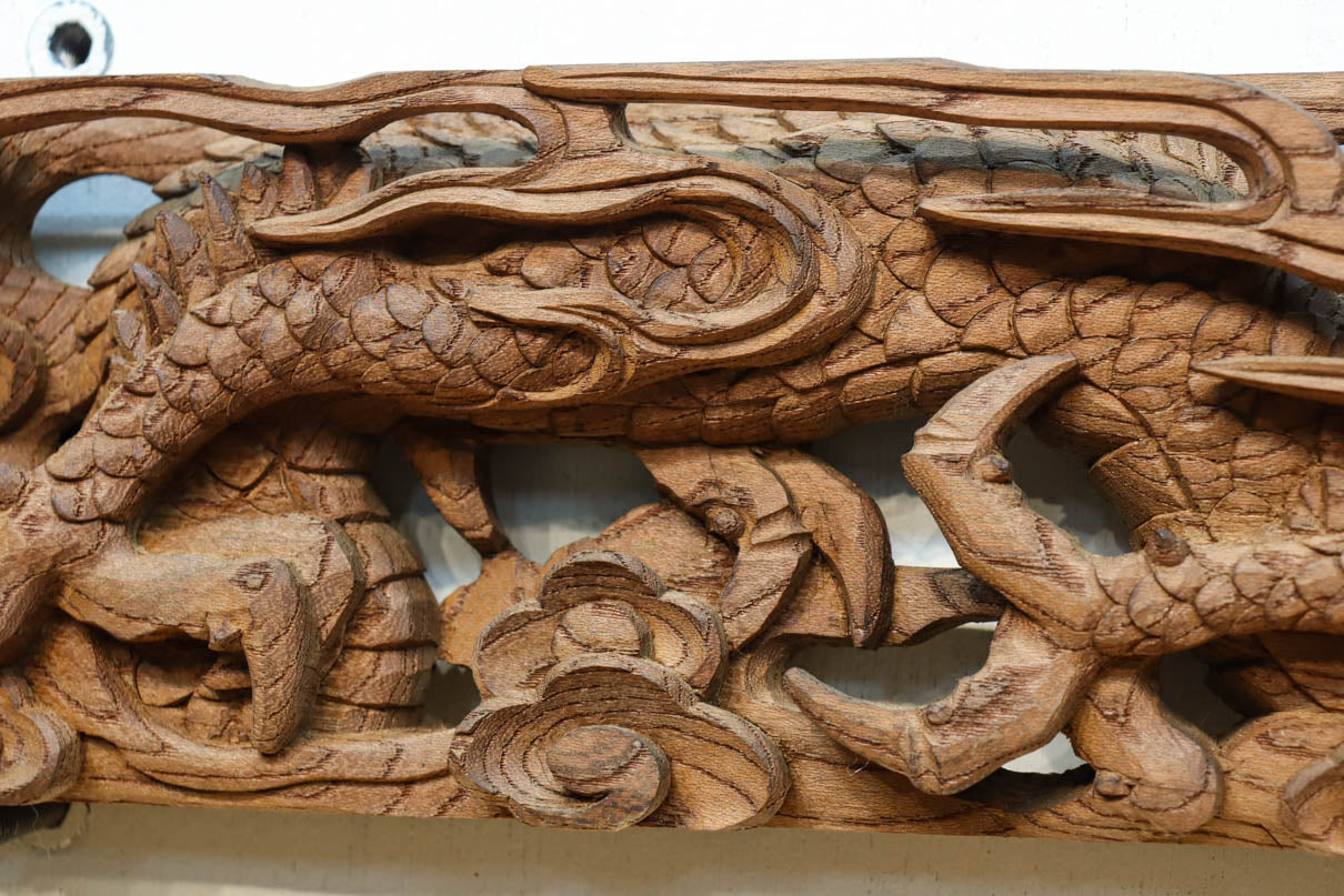 貫禄ある2頭の龍の立体感溢れるけやき彫刻飾り　DC8226