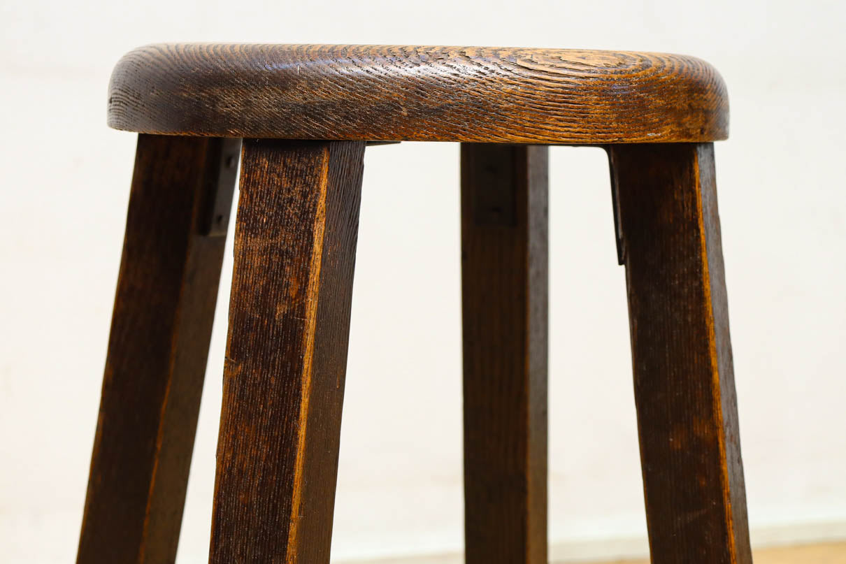 杢目の風合いに味わいが滲み出たオークスツール　 DC8228