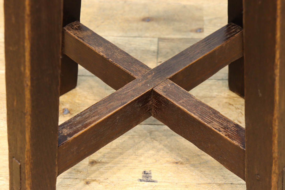 杢目の風合いに味わいが滲み出たオークスツール　 DC8228