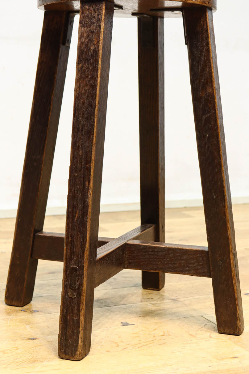 杢目の風合いに味わいが滲み出たオークスツール　 DC8228