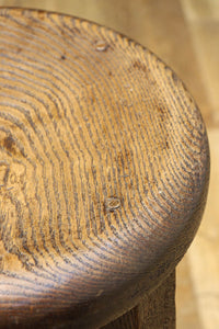 杢目の風合いに味わいが滲み出たオークスツール　 DC8228