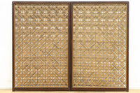 木枠内に幾何学模様をびっしり組み凛とした眺めの2つ折り衝立　DC8231