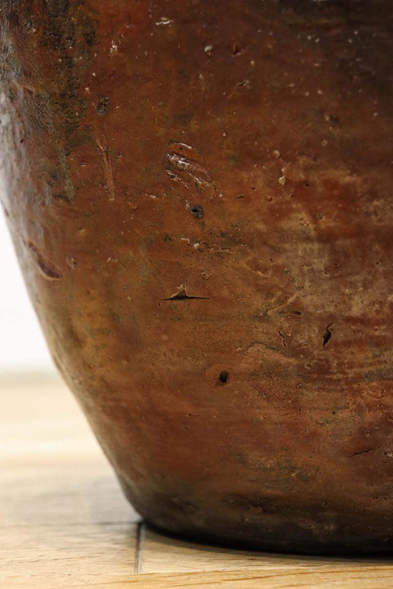 山野草が映えそうな素朴な雰囲気が魅力的な壺　DC8239