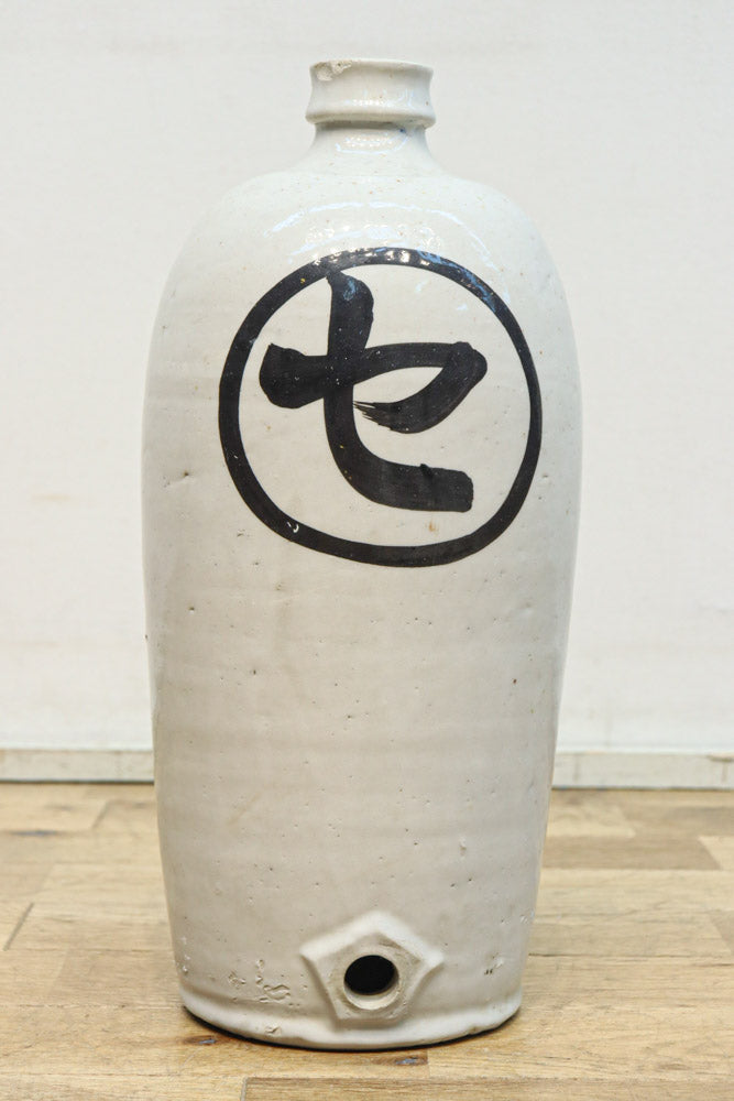 達筆文字が書かれた迫力ある徳利　DC8241