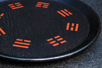 朱柄が映える黒色の丸盆　DC8247