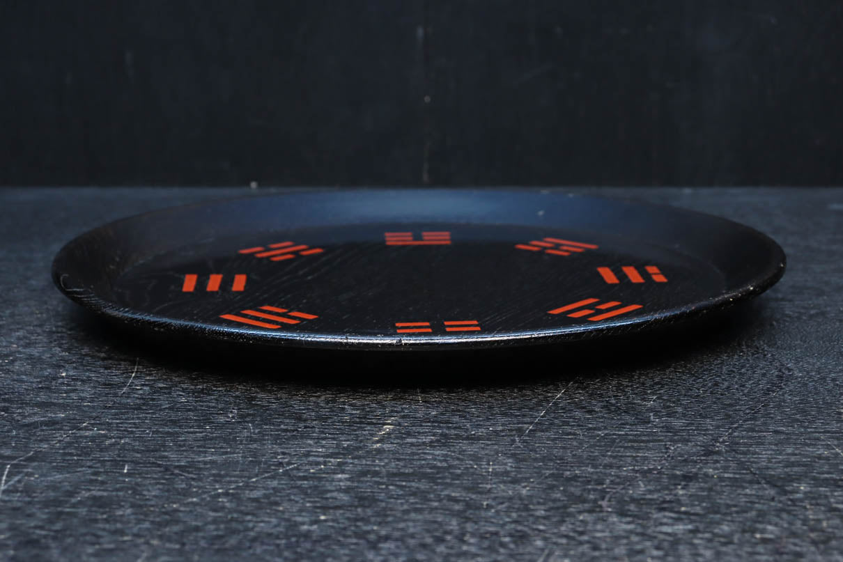 朱柄が映える黒色の丸盆　DC8247