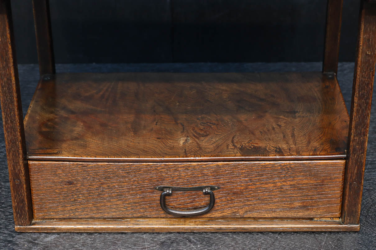 時代を経た味わい深い風合いの置台　DC8251