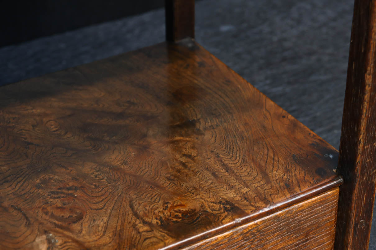 時代を経た味わい深い風合いの置台　DC8251