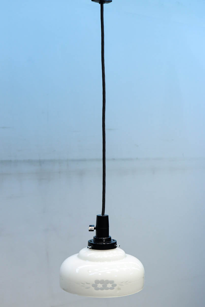 上品な透かし模様が浮かぶ電笠　DC8271