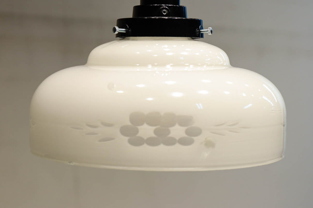 上品な透かし模様が浮かぶ電笠　DC8271