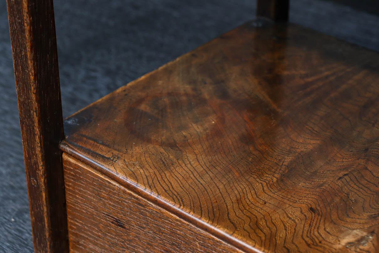 時代を経た味わい深い風合いの置台　DC8251