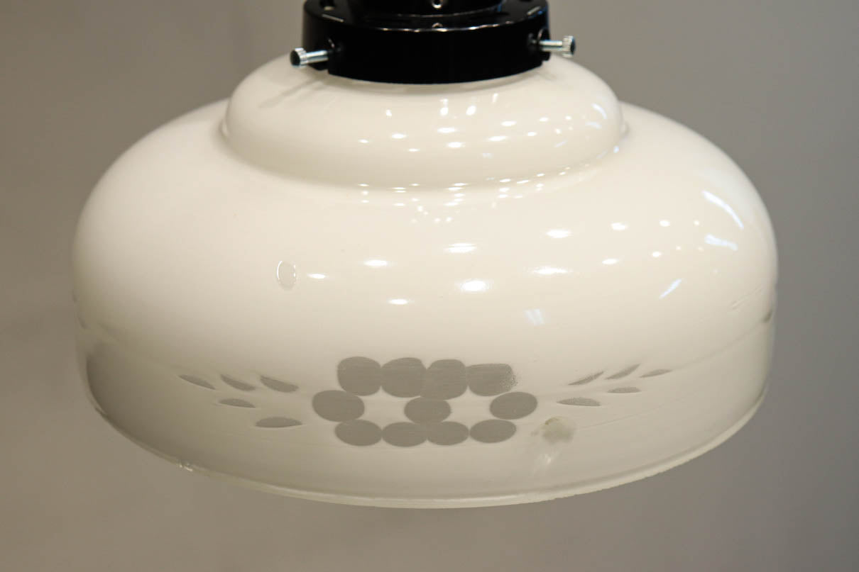 上品な透かし模様が浮かぶ電笠　DC8271