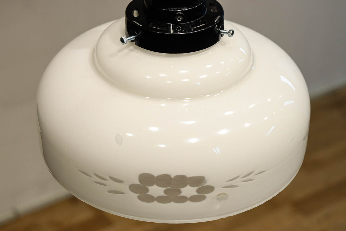 上品な透かし模様が浮かぶ電笠　DC8271