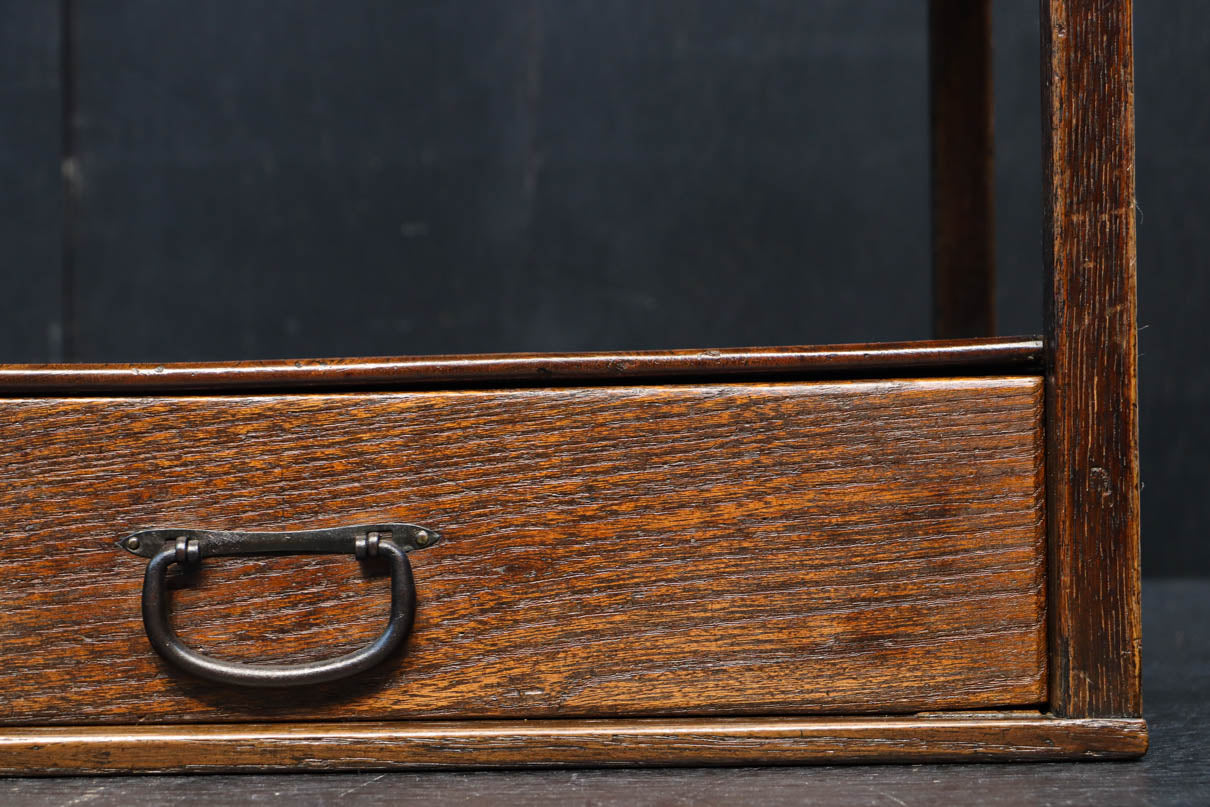 時代を経た味わい深い風合いの置台　DC8251