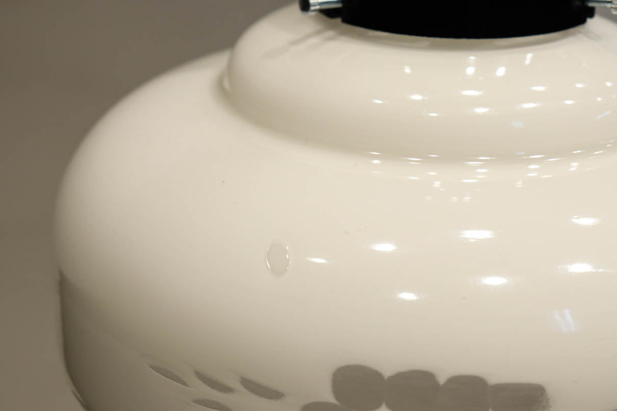 上品な透かし模様が浮かぶ電笠　DC8271