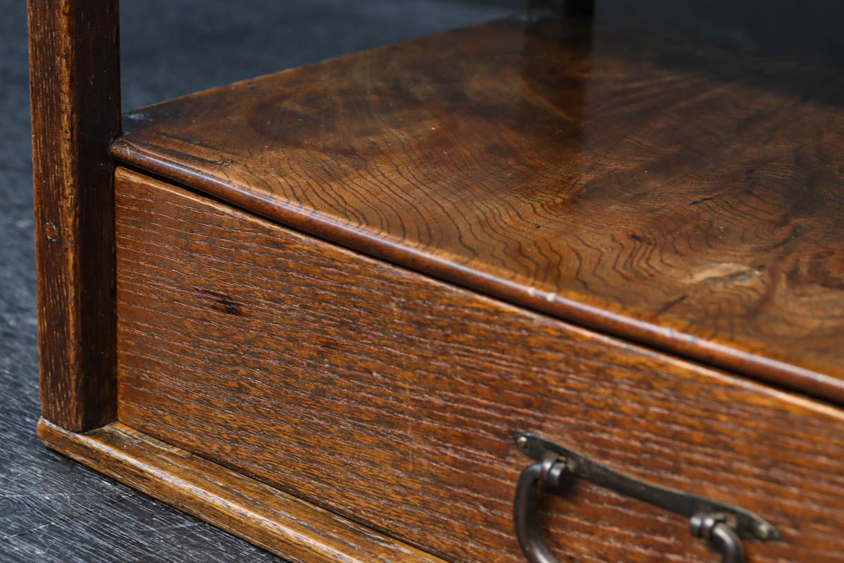 時代を経た味わい深い風合いの置台　DC8251