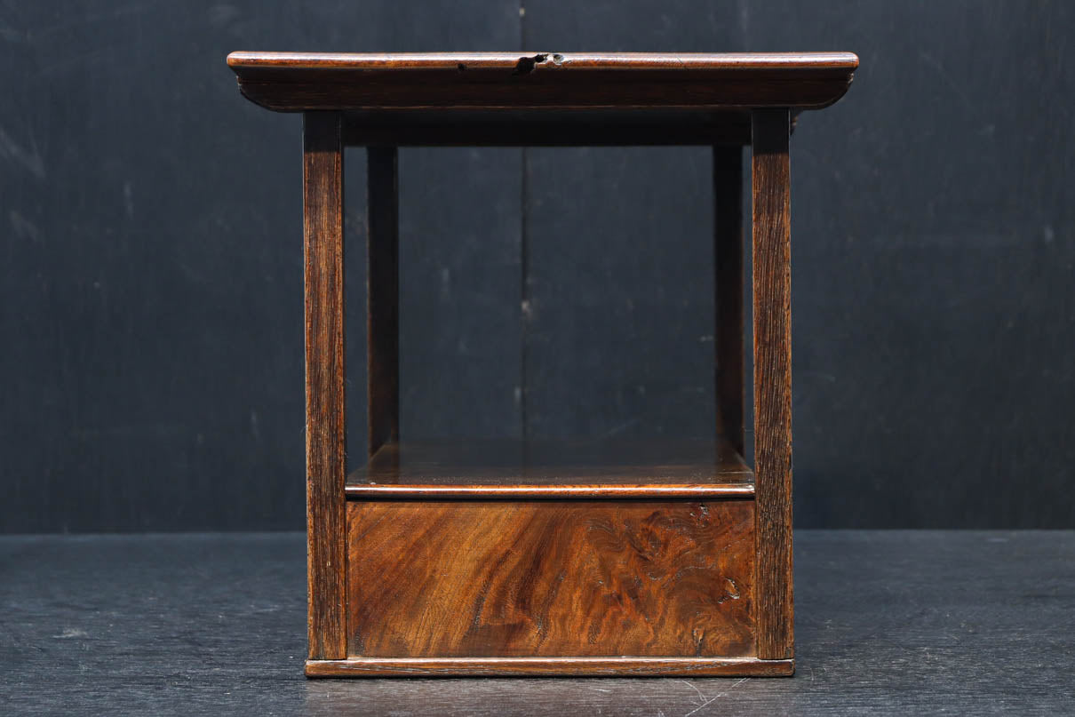 時代を経た味わい深い風合いの置台　DC8251