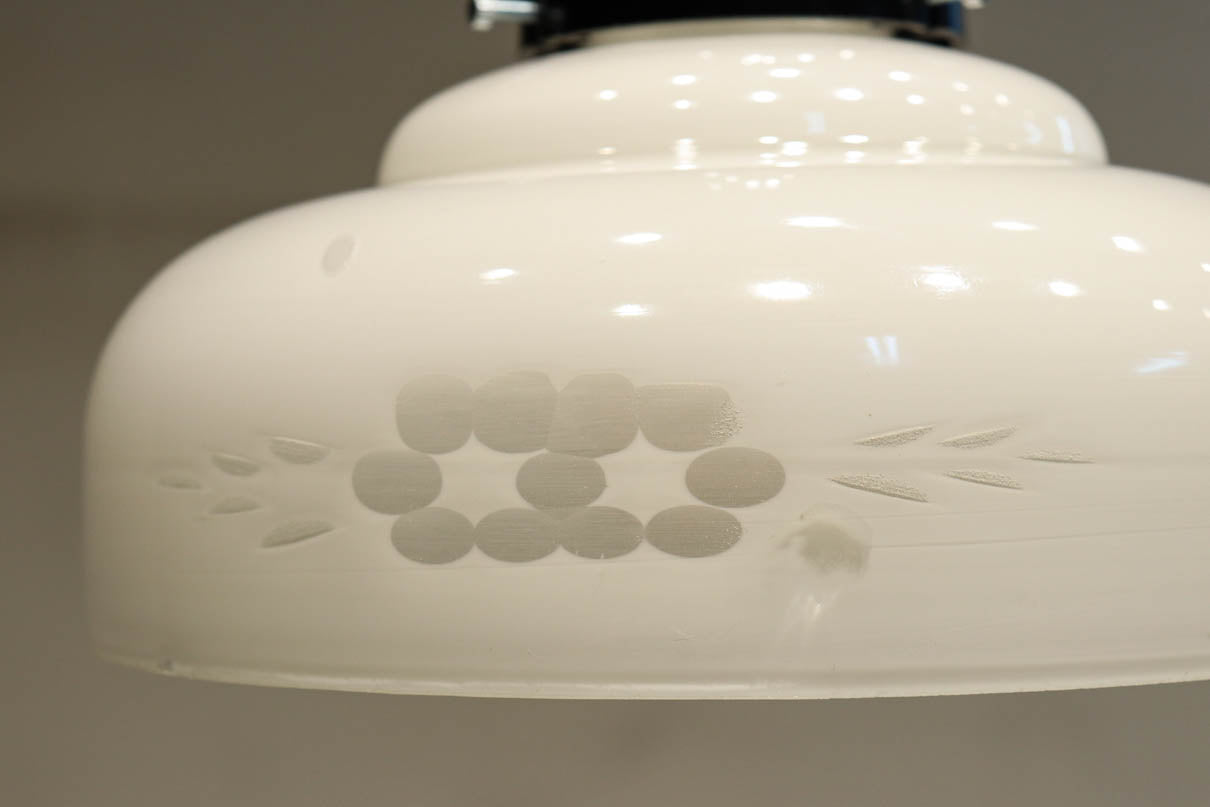 上品な透かし模様が浮かぶ電笠　DC8271