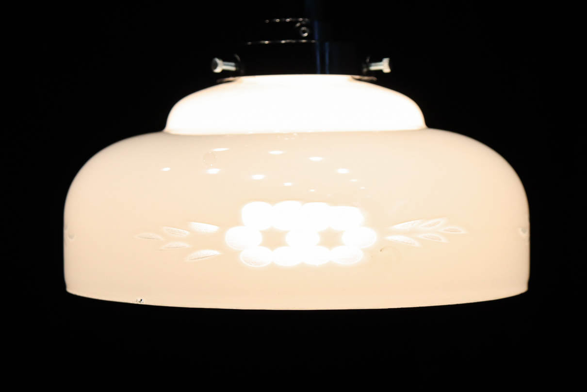 上品な透かし模様が浮かぶ電笠　DC8271