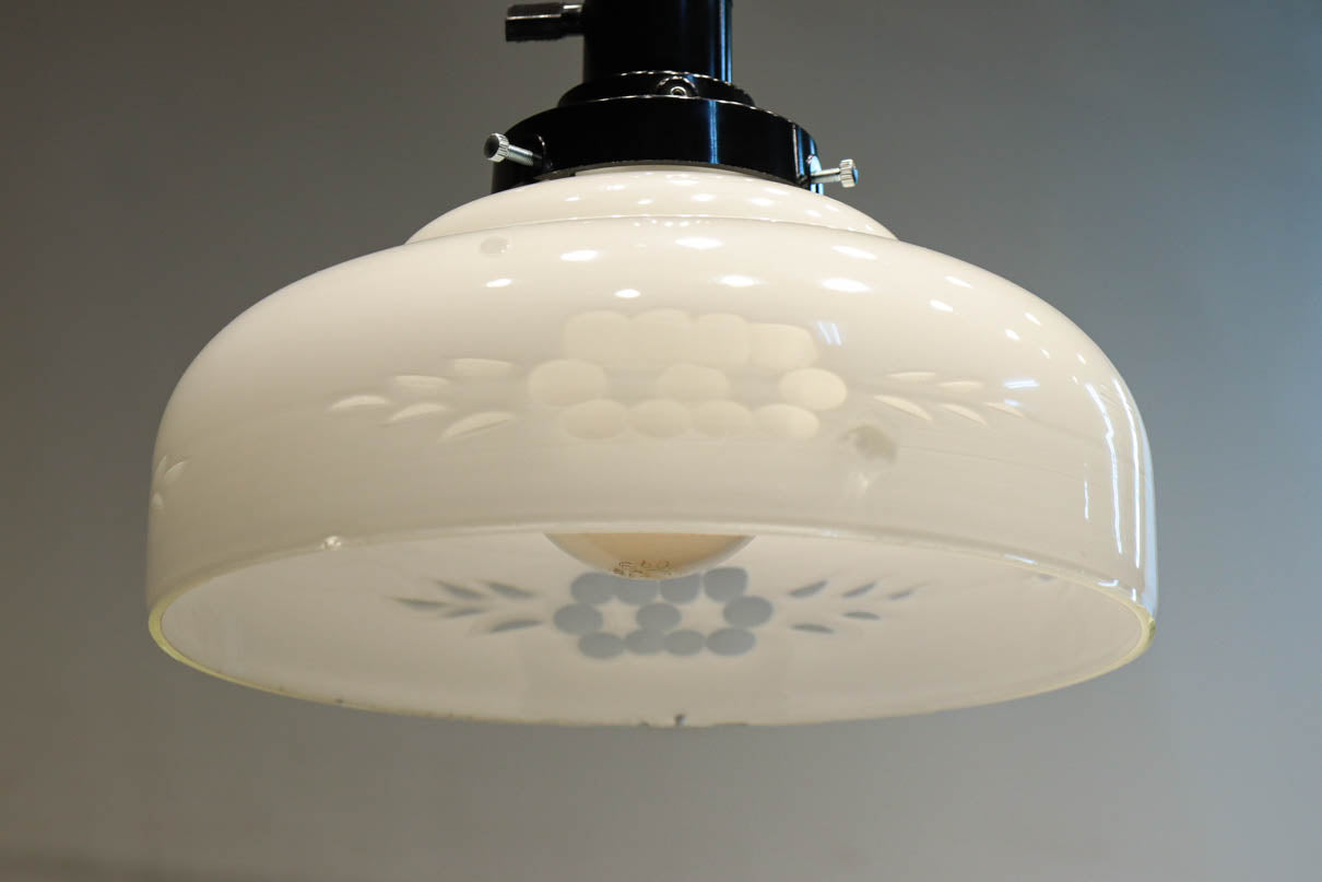 上品な透かし模様が浮かぶ電笠　DC8271