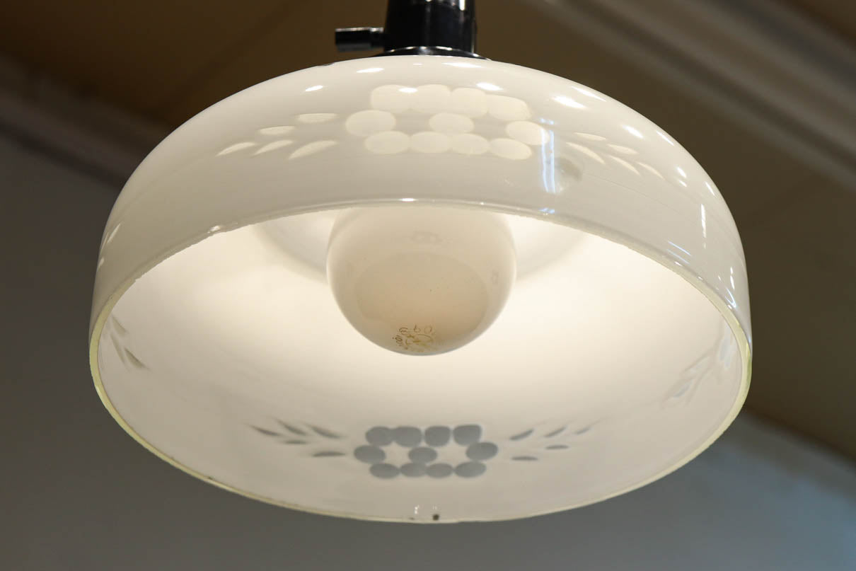 上品な透かし模様が浮かぶ電笠　DC8271