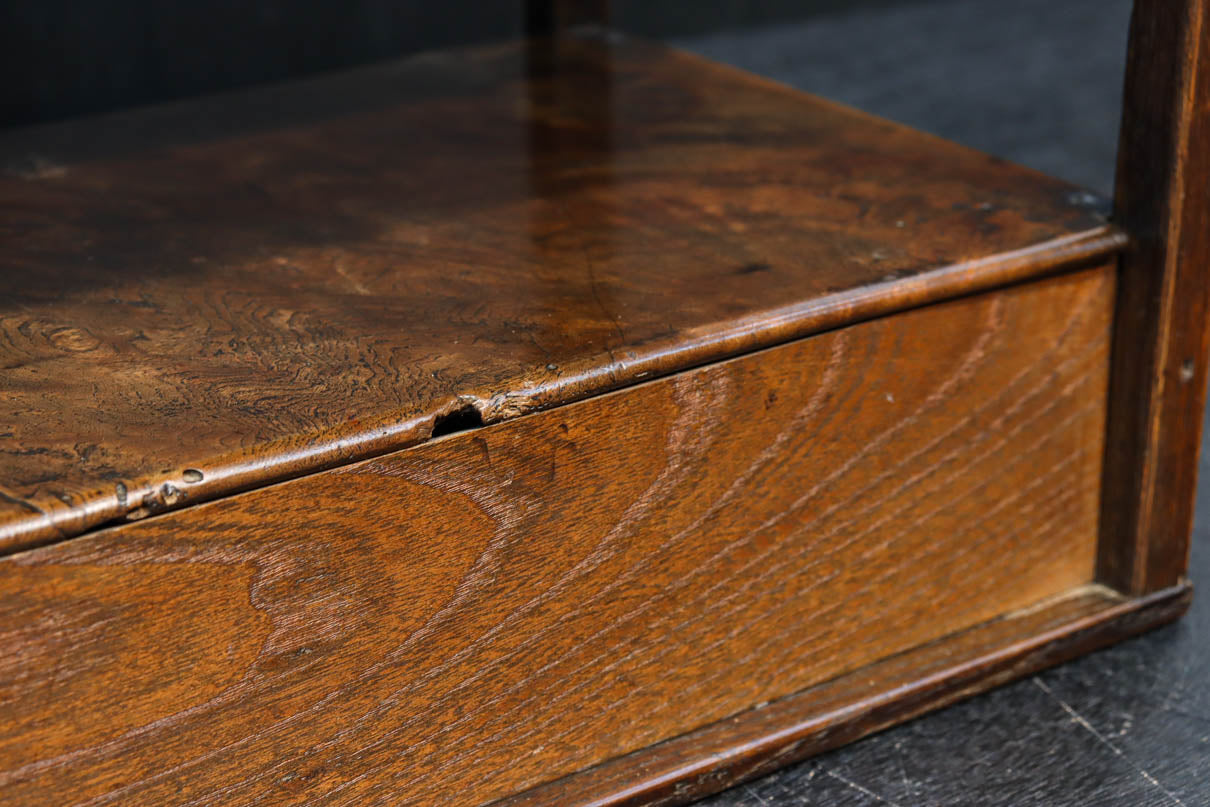 時代を経た味わい深い風合いの置台　DC8251