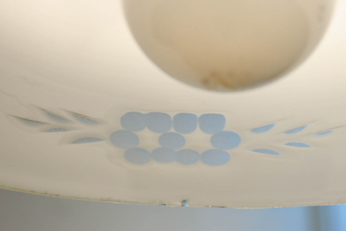 上品な透かし模様が浮かぶ電笠　DC8271